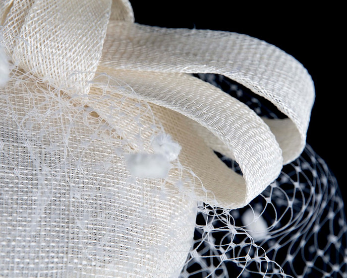 Cream pillbox with face veil by Fillies Collection - Image 5