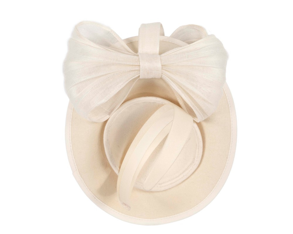 Large cream plate fascinator with bow by Fillies Collection - Image 7