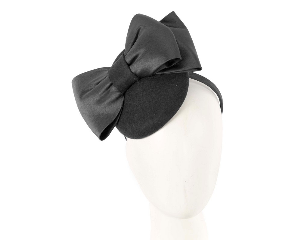 Black winter racing pillbox with bow by Max Alexander