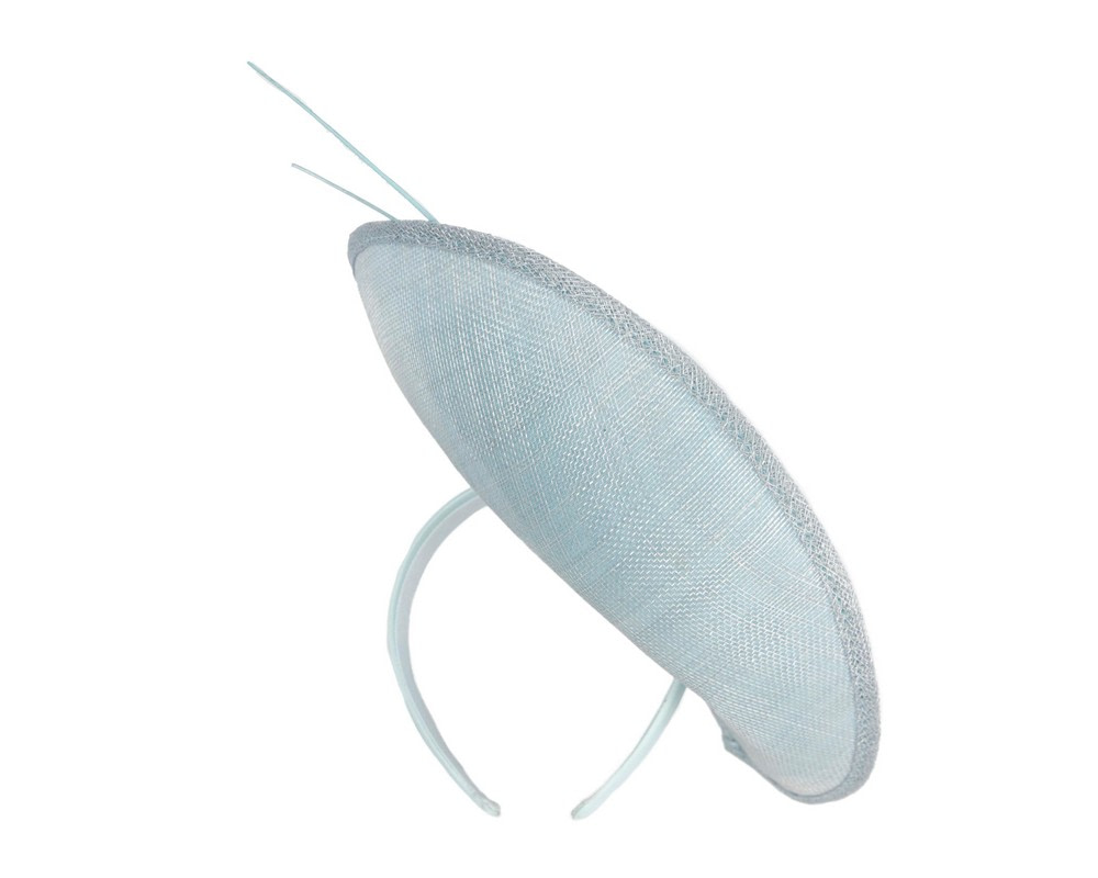 Light blue fascinator with bow and feathers - Image 4