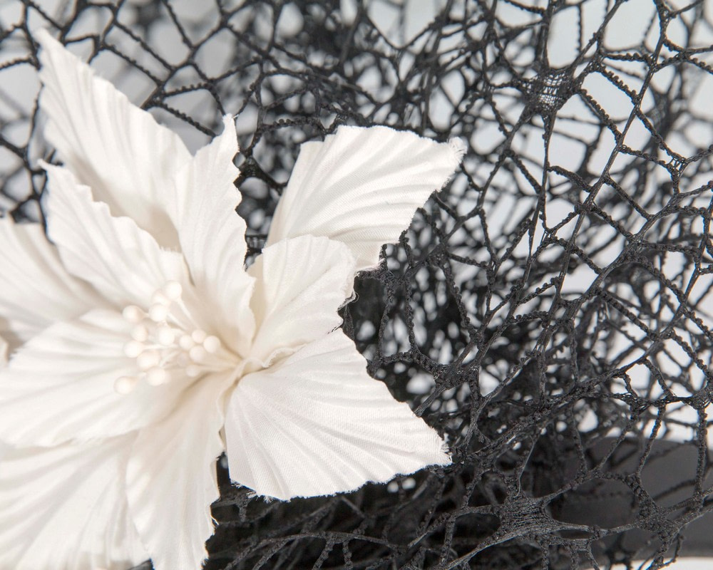 Black & white designers racing fascinator by Fillies Collection - Image 3