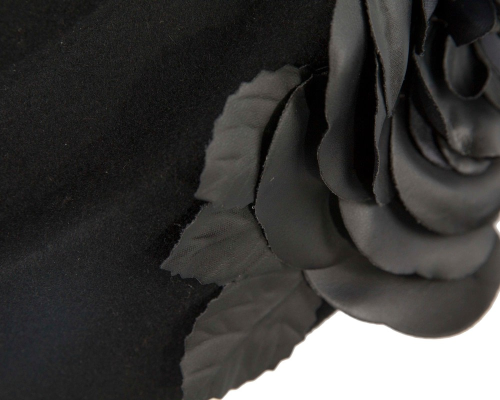 Black felt beret with leather flower - Image 5
