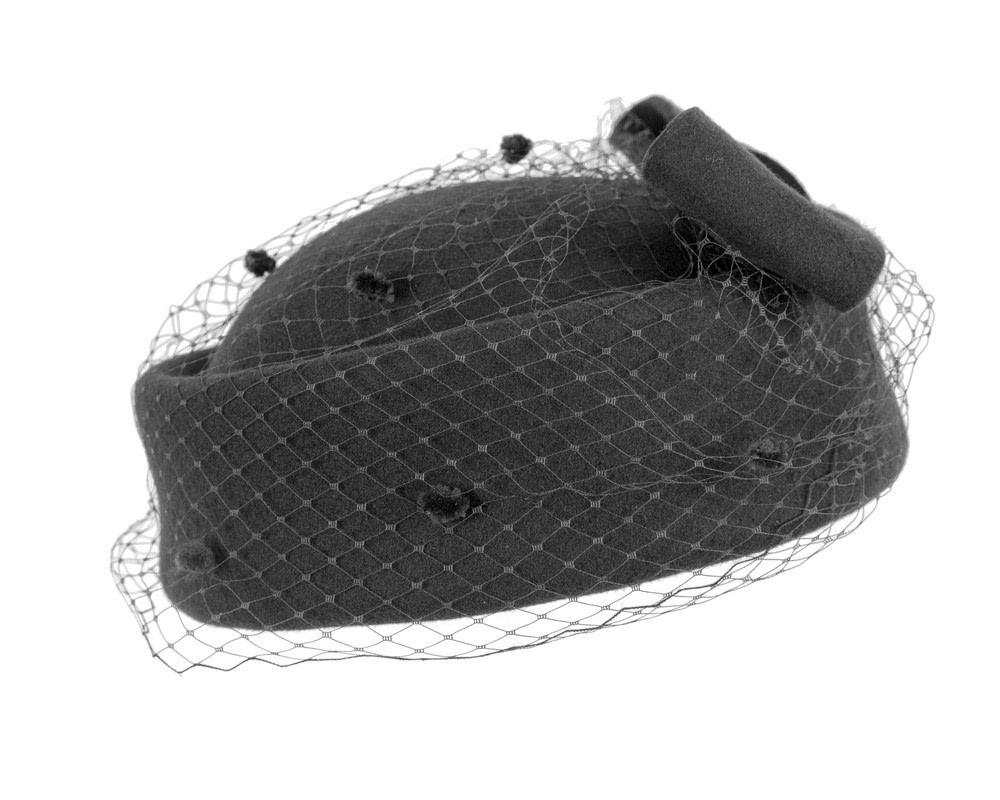 Black winter felt beret hat with face veil - Fascinators.com.au Black winter felt beret hat with face veil - Image 3