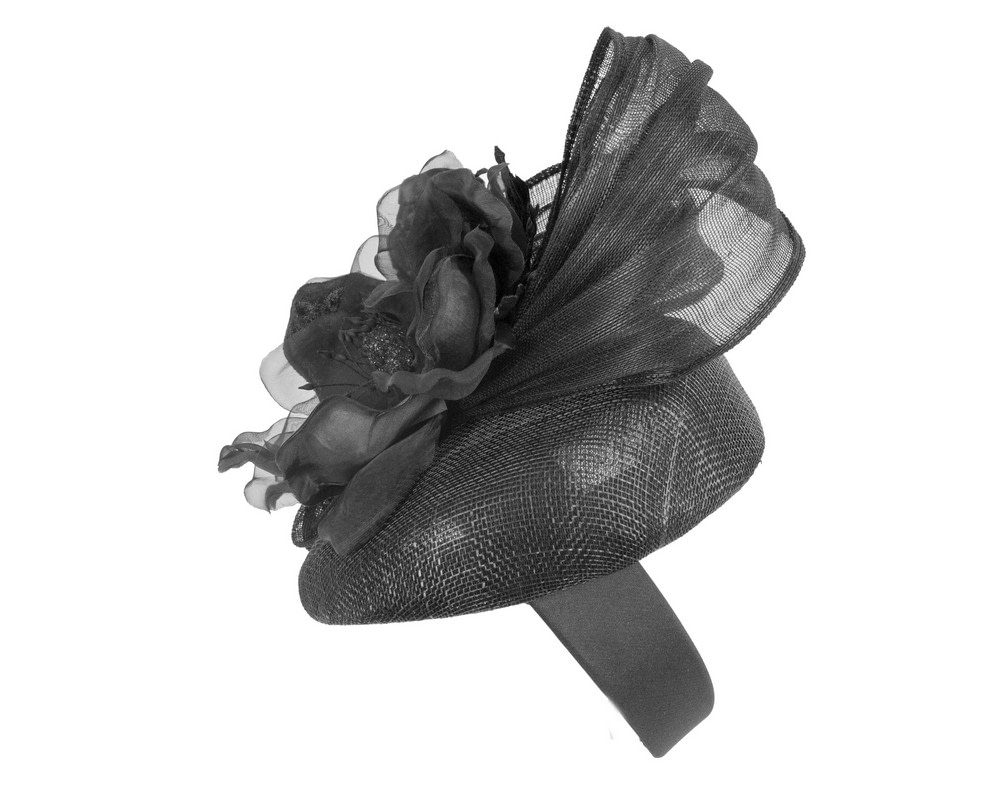 Black flower pillbox racing fascinator by Fillies Collection - Image 4