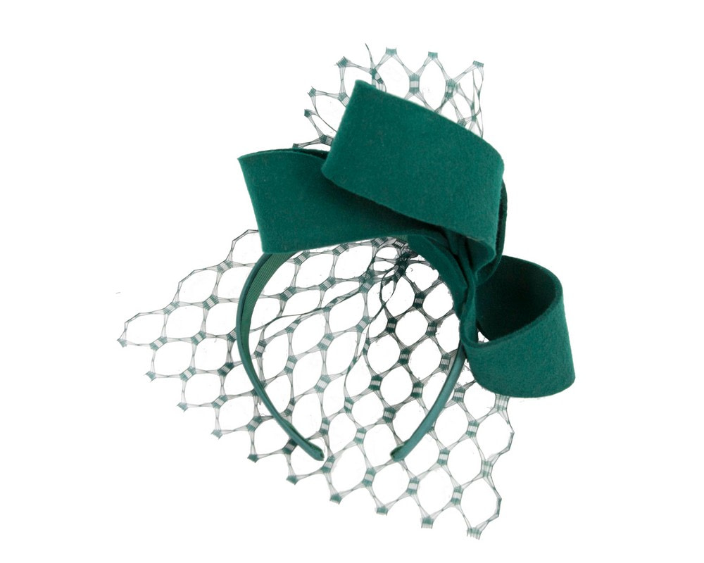 Green felt racing fascinator with face veil - Image 4