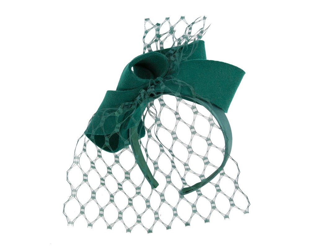 Green felt racing fascinator with face veil - Image 2