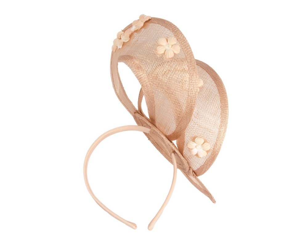 Nude sinamay fascinator by Max Alexander - Image 4