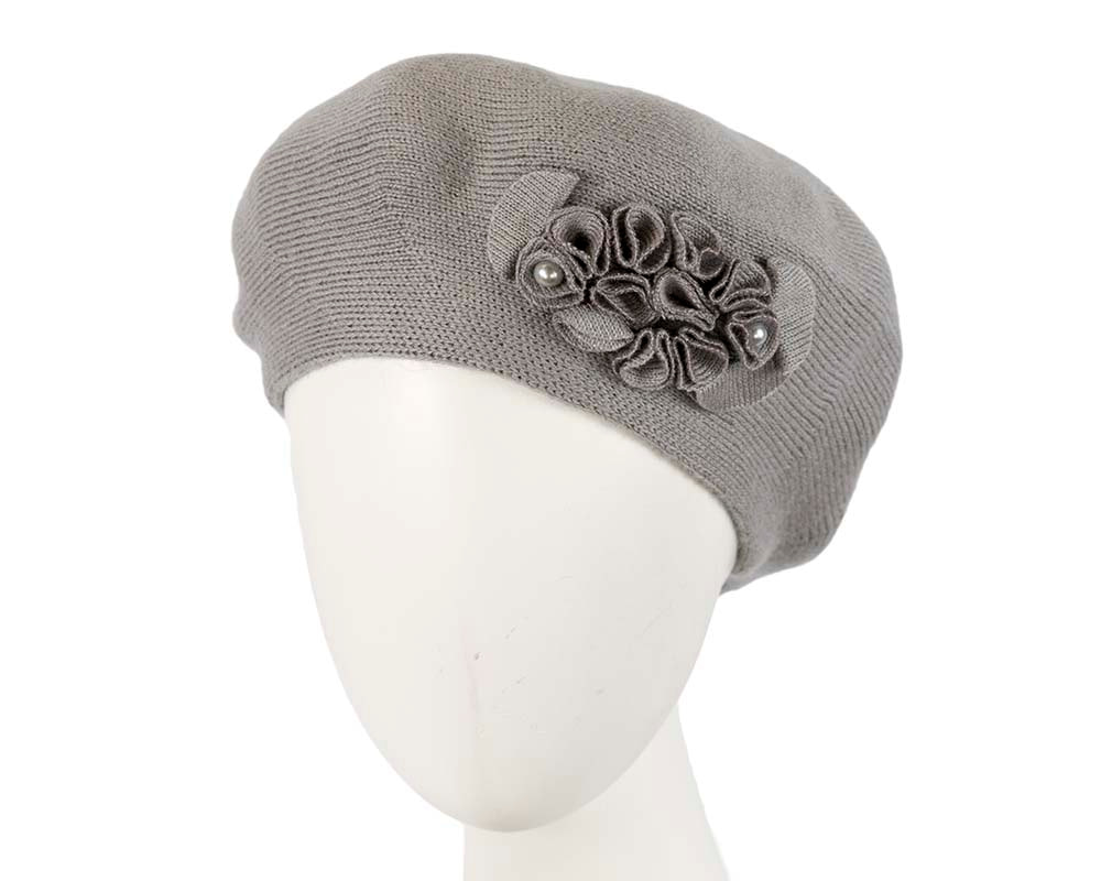 Warm grey wool beret. Made in Europe