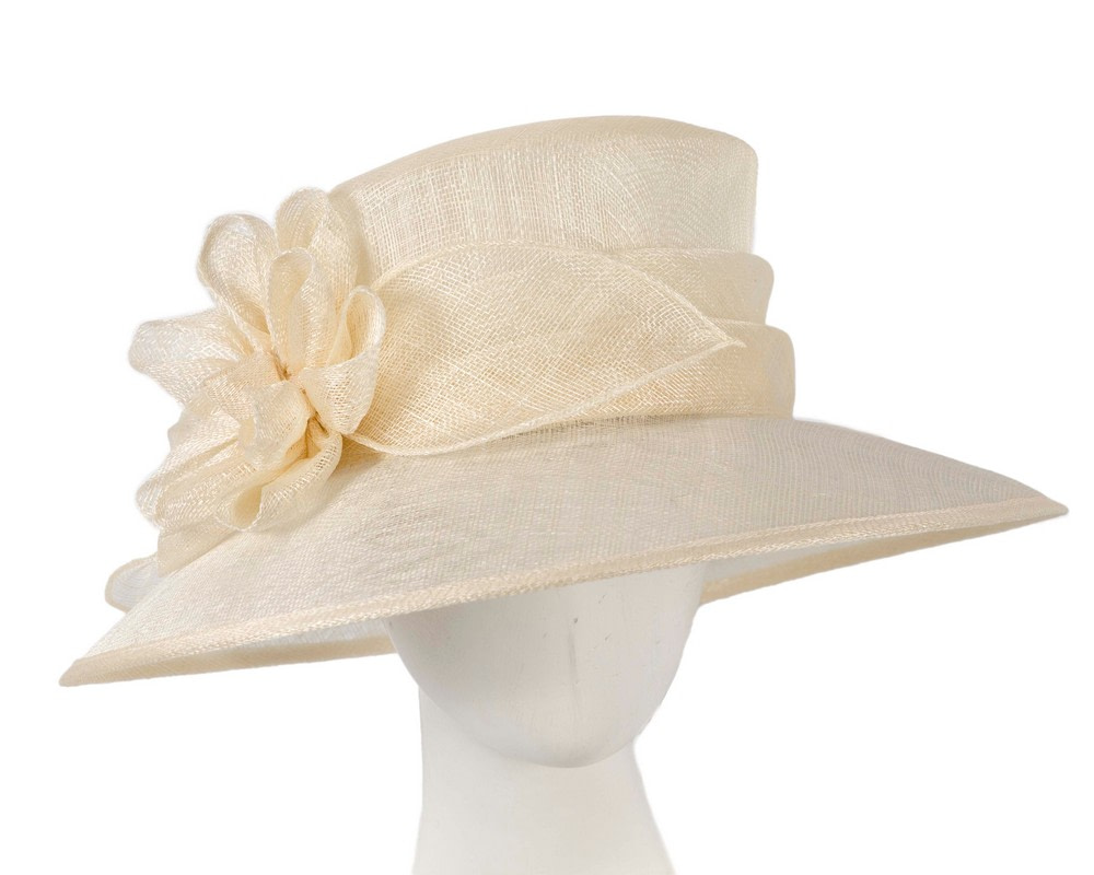 Large cream fashion hat