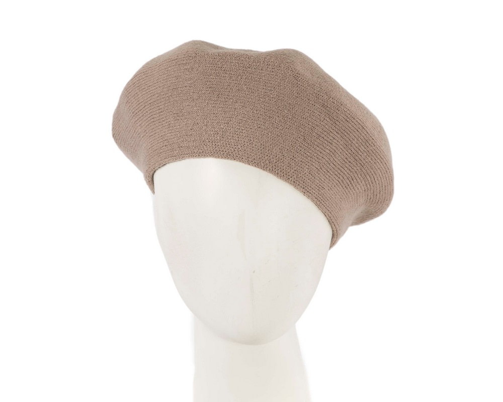 Classic warm beige wool beret. Made in Europe