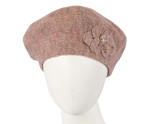 Warm beige wool beret. Made in Europe
