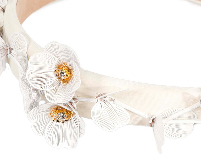 White floral fascinator headband - Image 3