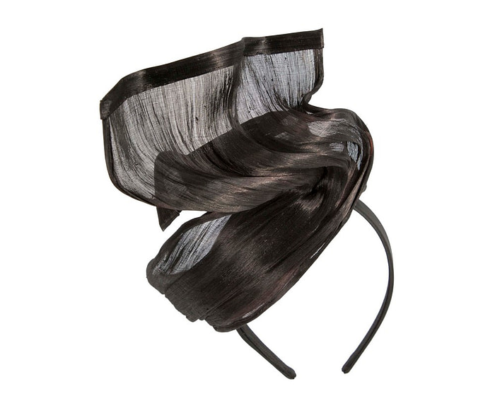 Bespoke black fascinator by Fillies Collection - Image 6