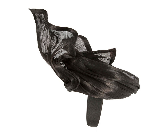 Bespoke black fascinator by Fillies Collection - Image 4