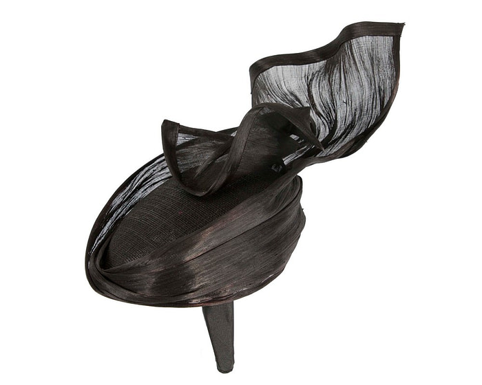 Bespoke black fascinator by Fillies Collection - Image 3