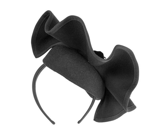 Black winter racing fascinator by Fillies Collection - Image 6