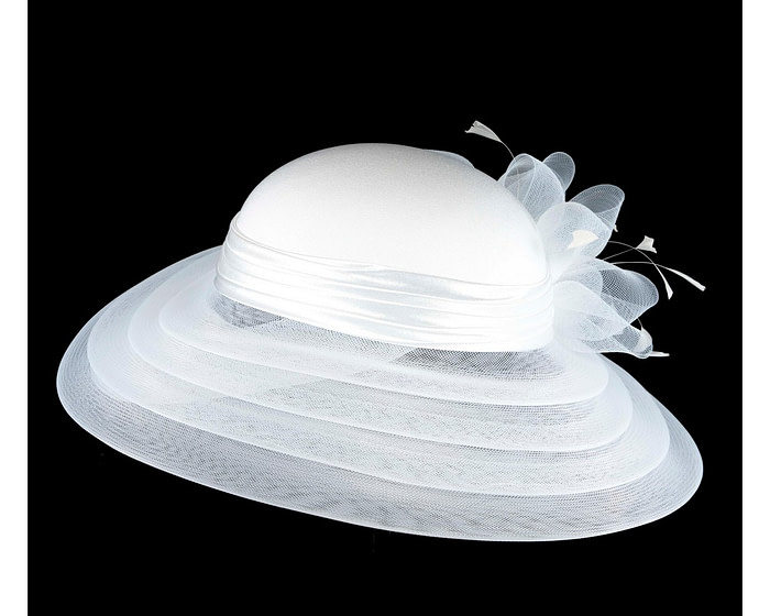 White mother of the bride hat by Cupids Millinery Melbourne - Image 5