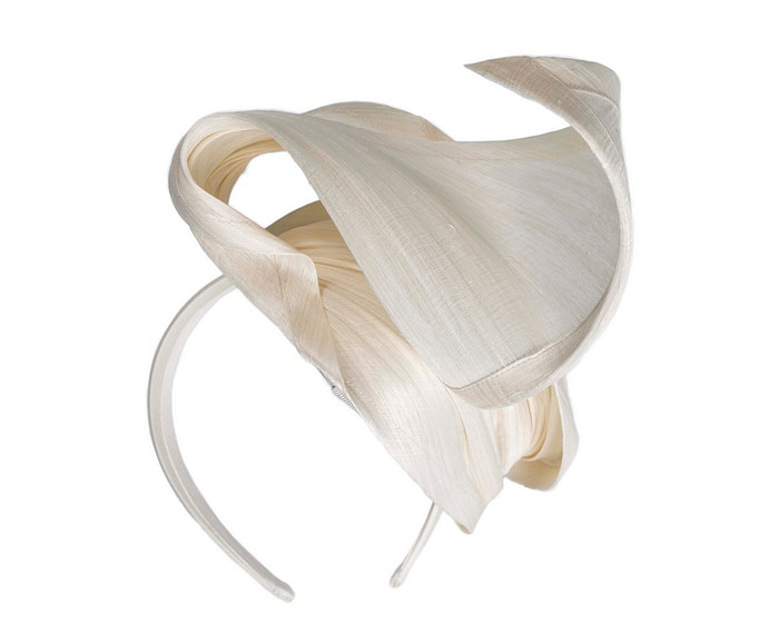 Cream silk abaca fascinator by Fillies Collection - Image 6