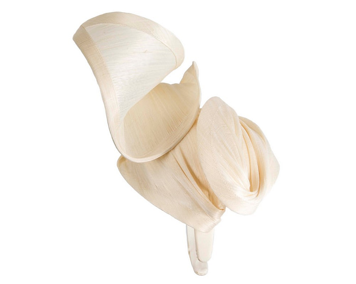 Cream silk abaca fascinator by Fillies Collection - Image 4