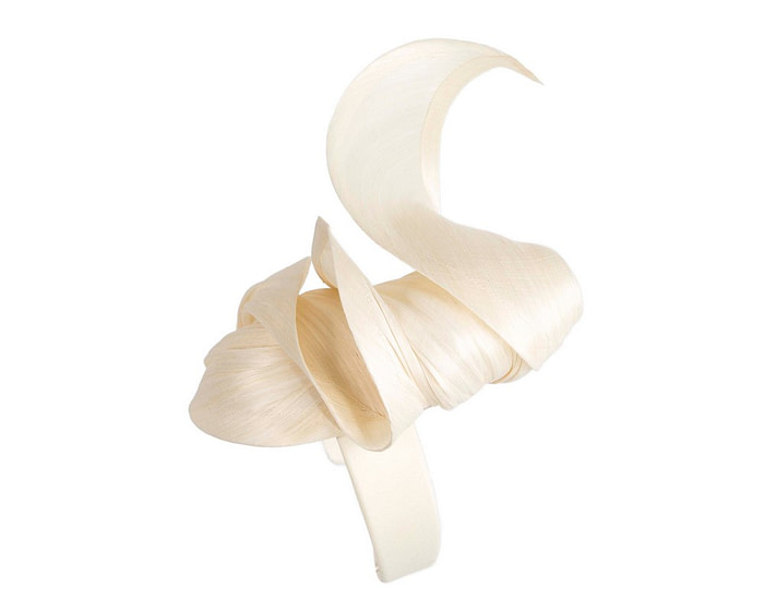 Cream silk abaca fascinator by Fillies Collection - Image 3