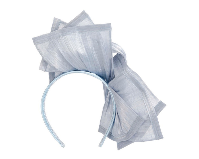 Twisted light blue silk abaca fascinator by Fillies Collection - Image 4