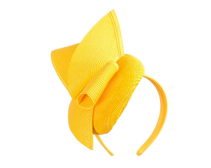 Bespoke yellow pillbox fascinator by Fillies Collection - Image 2