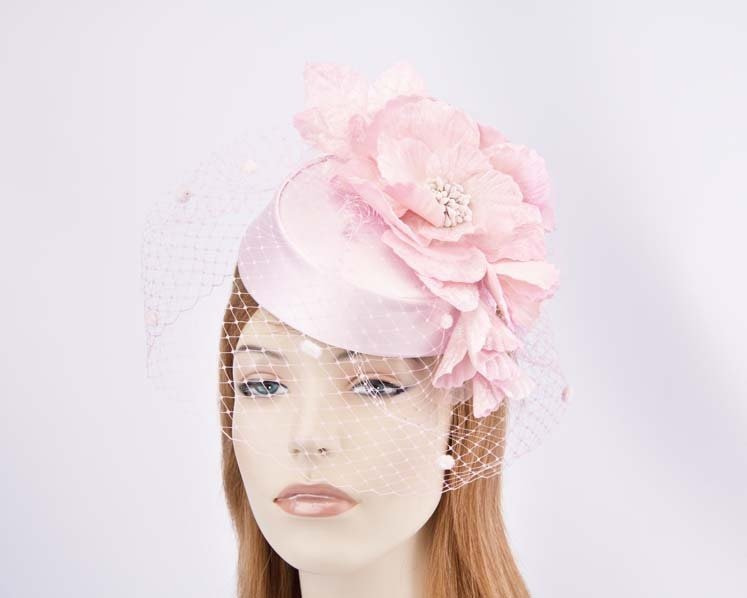 Pink pillbox with flowers and veil K5015PI