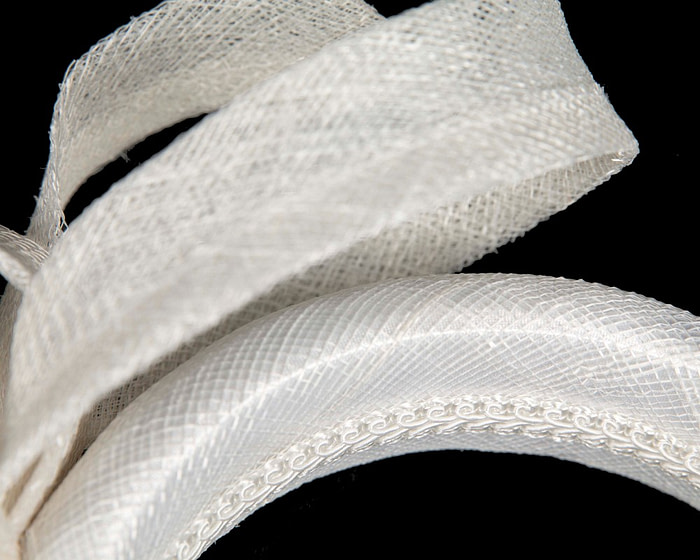 Sculpted white sinamay bow headband - Image 3