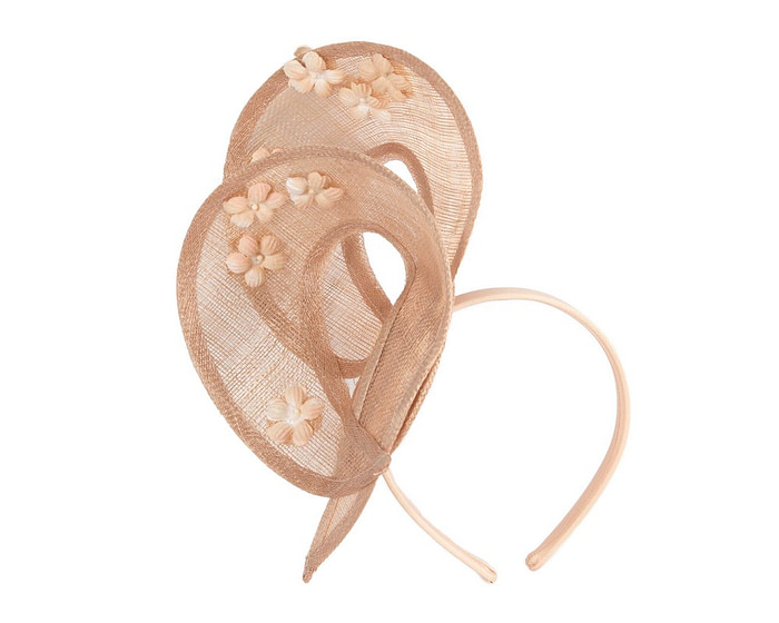 Exquisite nude sinamay fascinator by Max Alexander - Image 2