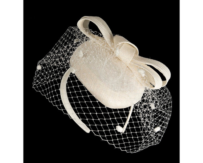 Cream pillbox with face veil by Fillies Collection - Image 2