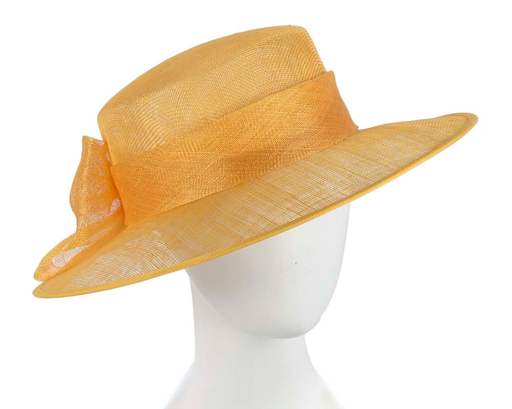 yellow hat for races