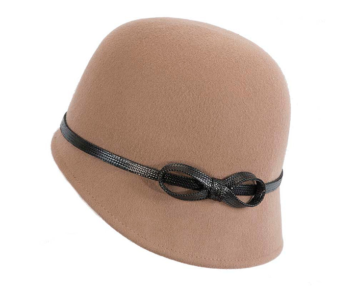 Beige felt cloche hat by Max Alexander - Cheap Fascinators