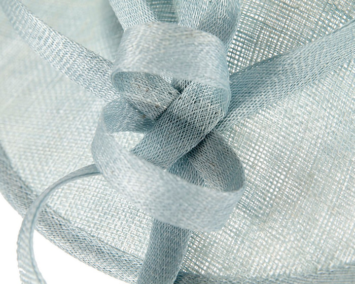 Light blue sinamay plate fascinator - Image 5